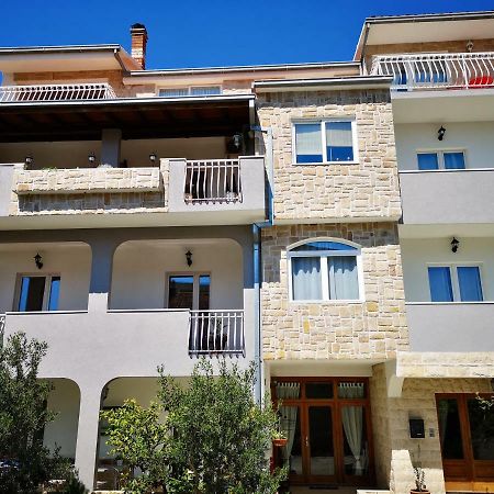 Apartments And Rooms Villa Dona Makarska Buitenkant foto