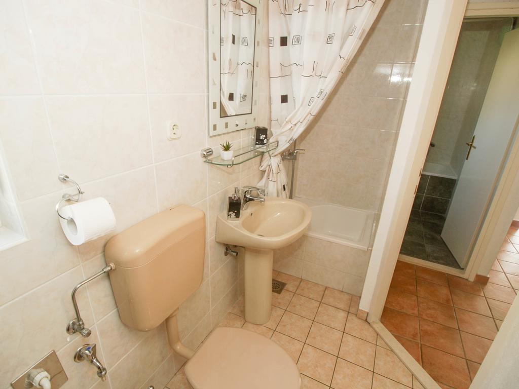 Apartments And Rooms Villa Dona Makarska Buitenkant foto